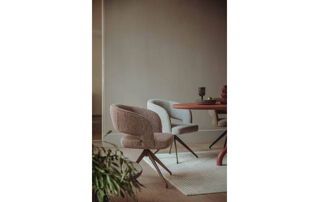 Goossens excellent eetkamerstoel ostuni beige stof - 8244033-goossens-excellent-matera-eettafel-leefbeton-rood-09